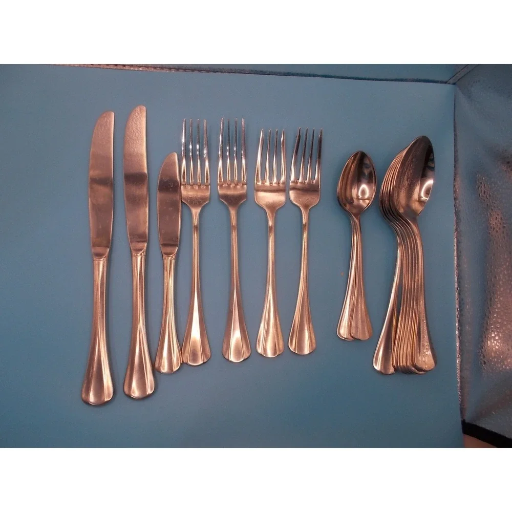 International Stainless Flatware Reflection Pattern 17 Piece Mixed Lot